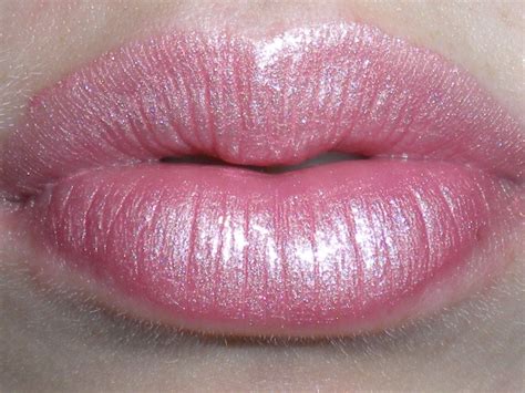 blue lipstick that turns pink.